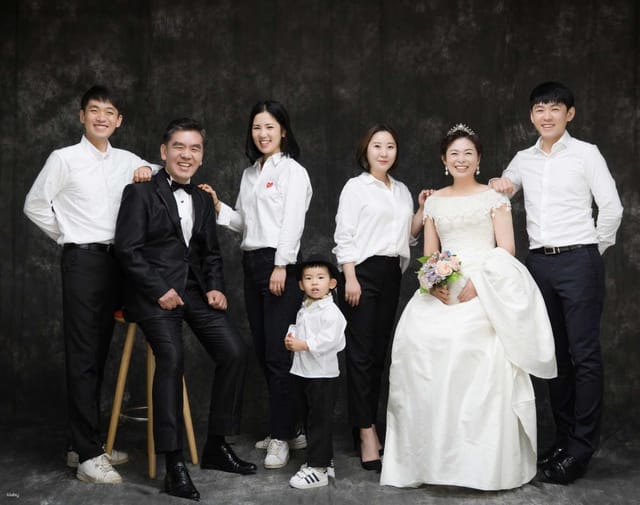 snapshot-seoul-nine-studio-family-commemorative-wedding-photo-shoot-including-makeup-and-hair-styling-korea_1